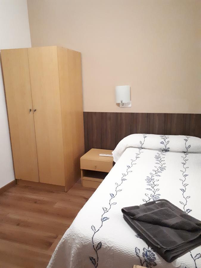 Hostal Oklahoma Reus Ngoại thất bức ảnh
