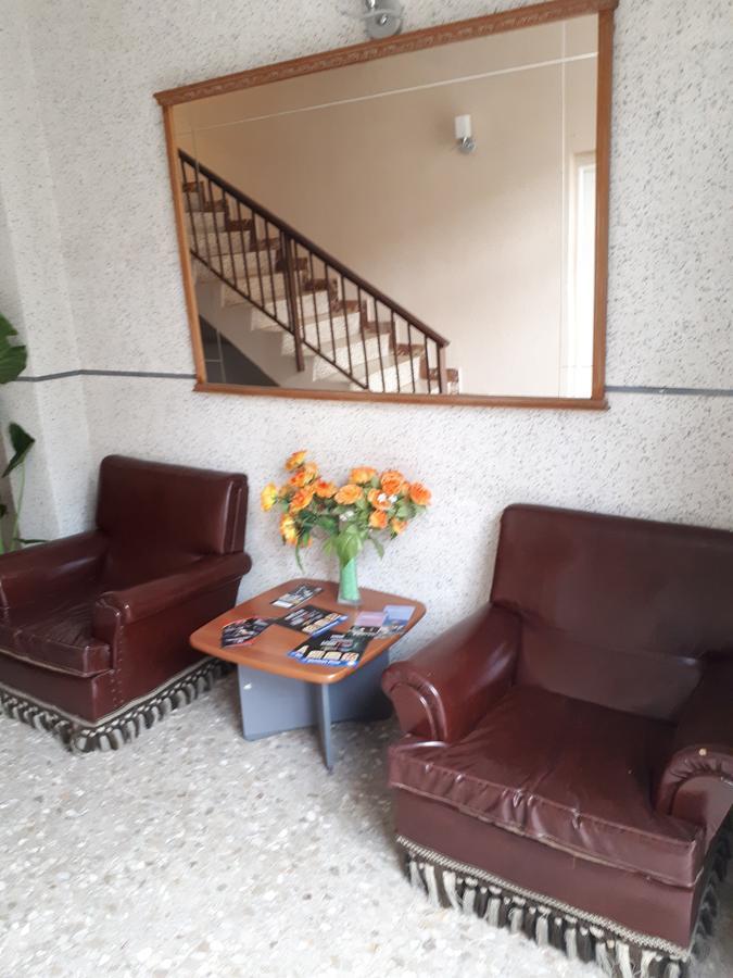 Hostal Oklahoma Reus Ngoại thất bức ảnh