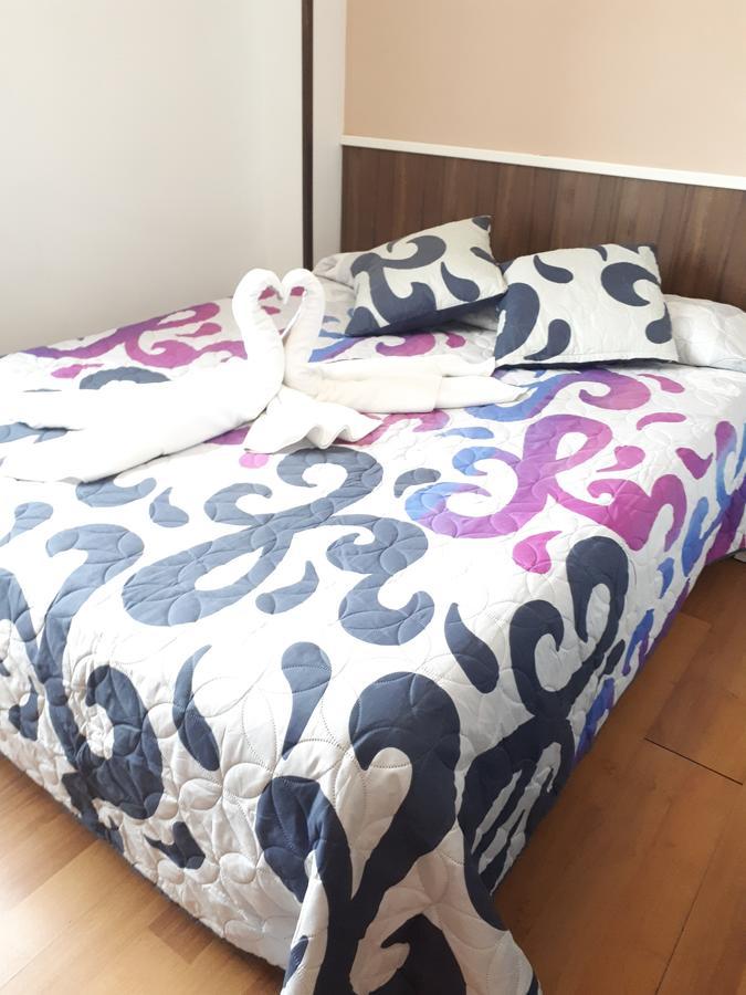 Hostal Oklahoma Reus Ngoại thất bức ảnh