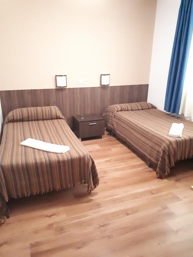 Hostal Oklahoma Reus Ngoại thất bức ảnh