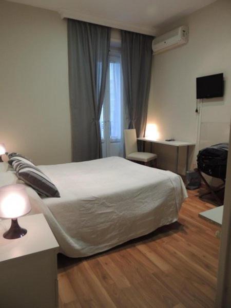 Hostal Oklahoma Reus Ngoại thất bức ảnh